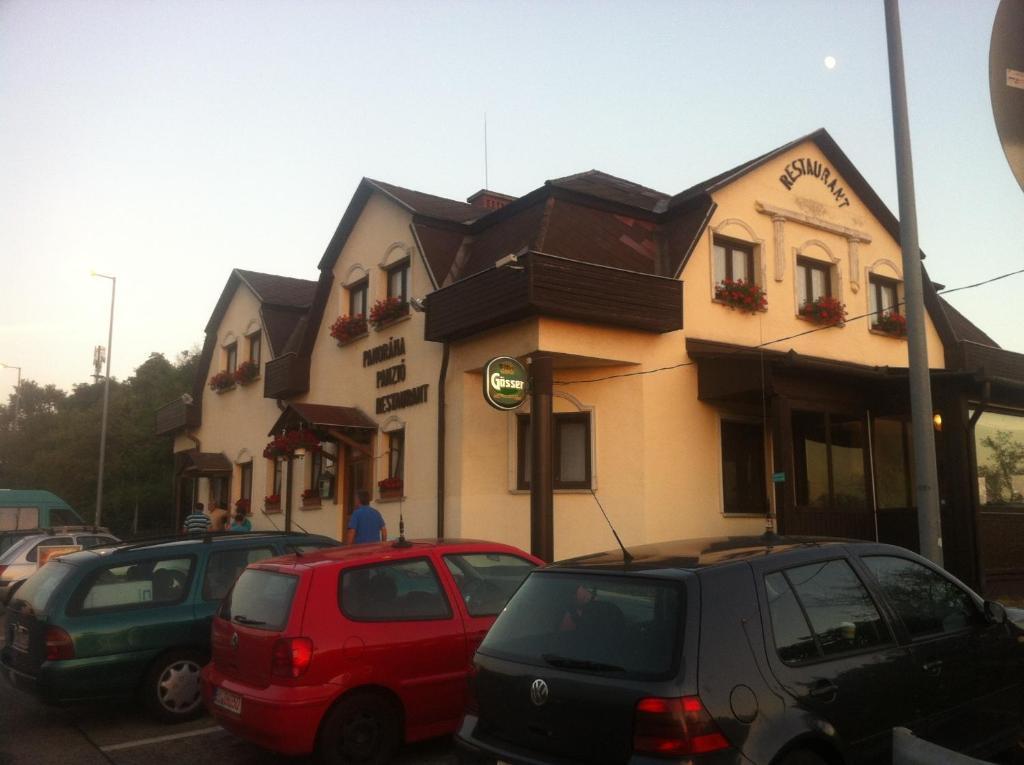 Bed and Breakfast Panoráma Panzió Tatabánya Exterior foto