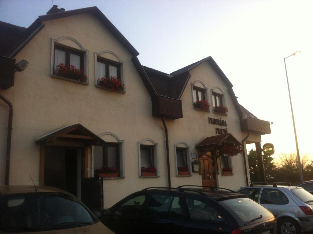 Bed and Breakfast Panoráma Panzió Tatabánya Exterior foto